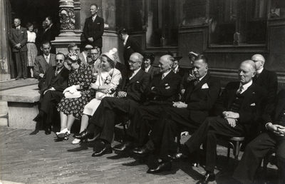 600712 Afbeelding van het bezoek van Koningin Juliana aan de viering van het eerste lustrum van de Nederlandse ...